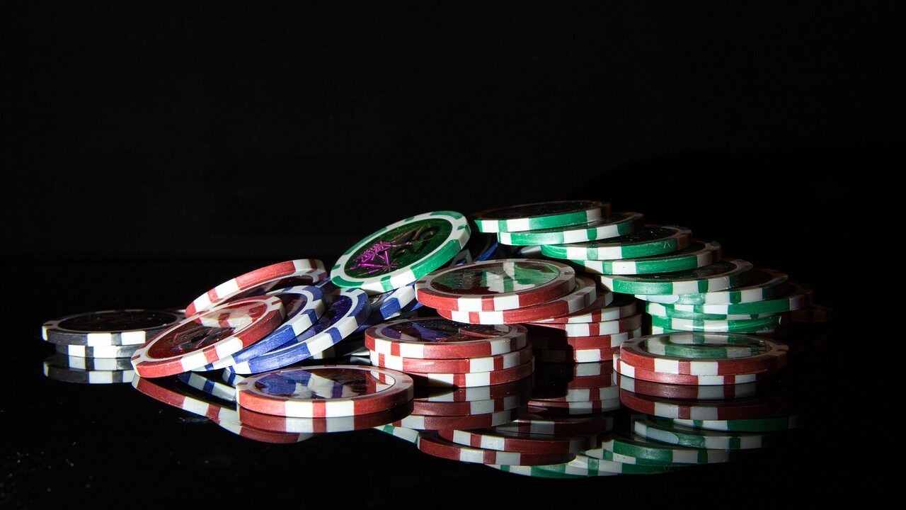 From 501 in Darts to All-In at the Casino: What Risk Management Looks Like in Both Worlds